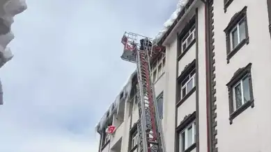 Şehir Merkezinde Buz Sarkıtları Temizlendi