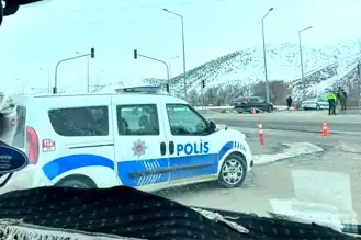 Bayburt'ta Trafik Kazası: Yaralı Var!