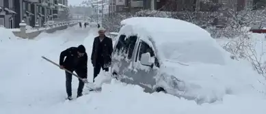 Doğu Anadolu'da Yoğun Kar Yağışı Hayat Felç Etti