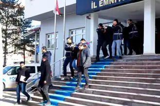 Bayburt'ta Oto Kiralama Dolandırıcılığı Çetesi Çökertildi