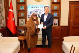 Yaşlı Kadın, Umre Parasını Vatan İçin Bağışladı
