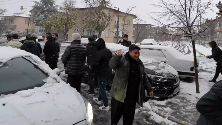 Yoğun Kar Yağışı: 19 İlde Okullar Tatil!