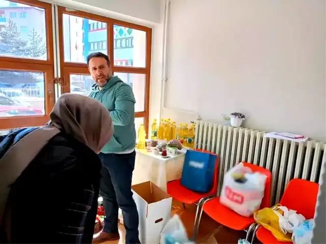 Bayburt'ta Öğretmen ve Öğrencilerden Ramazan Yardımı