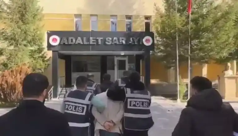 Sosyal Medya Dolandırıcılığı: 2 Şüpheli Yakalandı